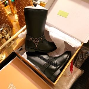 MK boots